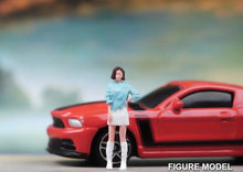 Load image into Gallery viewer, 1:64 Painted Figure Model Miniature Resin Diorama Sand Casual Man Woman Kid Pet