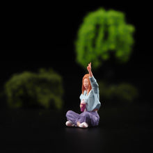 Load image into Gallery viewer, 1:64 Painted Unpainted Figure Model Miniature Resin Diorama Sand Toy Sporty Girl New
