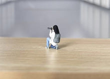 Load image into Gallery viewer, 1:64 Painted Figure Model Miniature Resin Diorama Sand Kneeling Pose Camera Lady