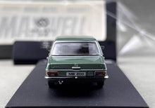 Load image into Gallery viewer, Maxwell 1:64 Green W114 200 Strich 8 Classic Sedan Model Diecast Metal Car New Collection
