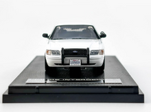 Load image into Gallery viewer, Rollin 1:64 White CV CROWN VICTORIA Police Model Diecast Metal Car New Collection