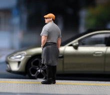 Load image into Gallery viewer, 1:24 Painted Figure Model Miniature Resin Diorama Sand Cool Guy Cap Sunglasses