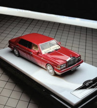 Load image into Gallery viewer, GFCC 1:64 HEC Red 1998 Silver Spur Park Ward Model Diecast Metal Car New Collection