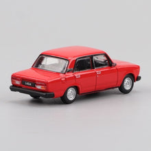 Load image into Gallery viewer, Perka 1:64 Red 1970 LADA 2105 Classic Vintage Model Diecast Metal Car New Collection