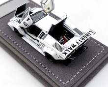 Load image into Gallery viewer, Topart 1:64 White LBWK Countach Racing Sports Model Diecast Metal Car New Collection