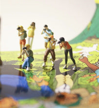 Load image into Gallery viewer, 1:64 Painted Figure Model Miniature Resin Diorama Sand Photography Scene Camera