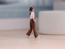 Load image into Gallery viewer, 1:64 Painted Figure Model Miniature Resin Diorama Sand Casual Trendy Girl Lady A