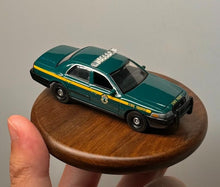 Load image into Gallery viewer, Rollin 1:64 Vermont Police VSP CV CROWN VICTORIA Model Diecast Metal Car New Collection