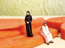 Load image into Gallery viewer, 1:64 Painted Figure Model Miniature Resin Diorama Sand Saudi Robe Man Lady Toy