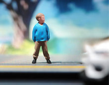 Load image into Gallery viewer, 1:64 Painted Figure Model Miniature Resin Diorama Toy Sand Little Boy Kid Cute