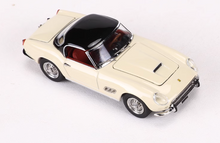 Load image into Gallery viewer, GFCC 1:64 White 1960 250GT California SWB Classic Model Diecast Metal Car