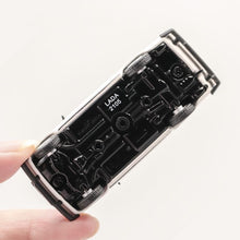 Load image into Gallery viewer, Perka 1:64 White 1970 LADA 2105 Classic Vintage Model Diecast Metal Car New Collection