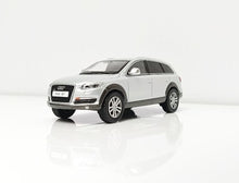 Load image into Gallery viewer, Masdi 1:64 2008 Silver Q7 FSI Quattro SUV Sports Model Diecast Metal Car New Collection