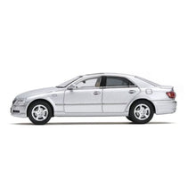 Load image into Gallery viewer, Masdi 1:64 Silver Reiz 2.5V Sedan Sports Model Diecast Metal Car New Collection