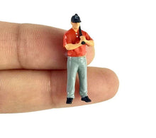 Load image into Gallery viewer, 1:64 Painted Figure Model Miniature Resin Diorama Sand Outdoor Family Activity