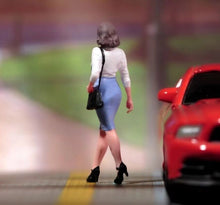 Load image into Gallery viewer, 1:24 Painted Figure Model Miniature Resin Diorama Sand OL Lady Beauty Walking