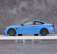 Load image into Gallery viewer, HH 1:64 Yas Marina Blue M4 CS F82 Coupe Sports Model Diecast Metal Car New Collection