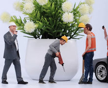 Load image into Gallery viewer, 1:24 Painted Figure Model Miniature Resin Construction Workers Builders Men Set