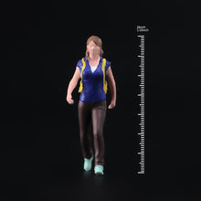 Load image into Gallery viewer, 1:64 Painted Unpainted Figure Model Miniature Resin Diorama Backpack Girl Sand P New