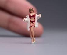 Load image into Gallery viewer, 1:64 Painted Figure Model Miniature Resin Diorama Sand Bikini Fur Beauty Lady