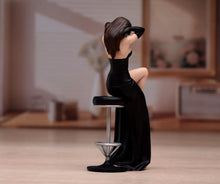 Load image into Gallery viewer, 1:24 Painted Figure Model Miniature Resin Diorama Sand Black Dress Sexy Woman