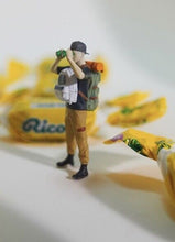 Load image into Gallery viewer, 1:64 Painted Figure Model Miniature Resin Diorama Sand Hiking Backpacker Travel