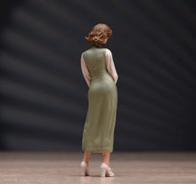 Load image into Gallery viewer, 1:24 Painted Figure Model Miniature Resin Diorama Blond Qipao Vintage Dress Lady