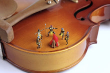 Load image into Gallery viewer, 1:64 Painted Figure Model Miniature Resin Diorama Indigenous People Campfire Set