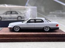 Load image into Gallery viewer, FW 1:64 White VIP LS400 XF10 UCF10 Sedan Sports Model Diecast Metal Car New Collection