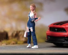 Load image into Gallery viewer, 1:64 Painted Figure Model Miniature Resin Diorama Sand Casual Man Woman Beauty