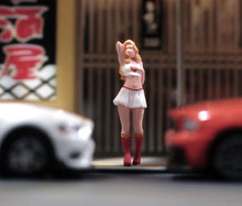 Load image into Gallery viewer, 1:64 Painted Unpainted Figure Model Miniature Resin Diorama Sand Super Girl