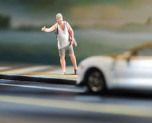 Load image into Gallery viewer, 1:64 Painted Figure Model Miniature Resin Diorama Sand Grab Taxi Man Standing Collection