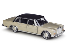 Load image into Gallery viewer, WELLY 1:24 1963 Benz 600 Sedan Classic Vintage Model Diecast Metal Car New