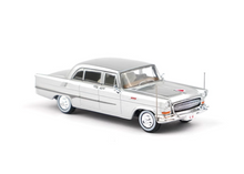Load image into Gallery viewer, XCARTOYS 1:64 Silver Hongqi CA72 Luxury Sedan Model Diecast Metal Car New