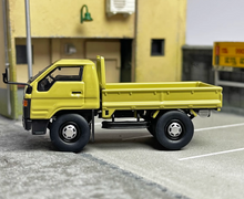 Load image into Gallery viewer, Master 1:64 Dyna Pickup Truck Model Diecast Metal Car Box
