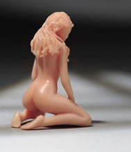 Load image into Gallery viewer, 1:64 Painted Unpainted Figure Model Miniature Resin Diorama Kneeling Sexy Beauty New