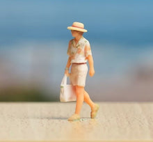 Load image into Gallery viewer, 1:64 Painted Figure Model Miniature Resin Diorama Sand Blossom Shirt Man Hat