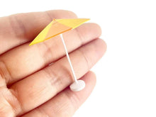 Load image into Gallery viewer, 1:64 Painted Figure Model Miniature Resin Diorama Sand Beach Beauty Bikini Girl