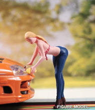 Load image into Gallery viewer, 1:64 Painted Figure Model Miniature Resin Diorama Sand Sexy Car Washer Beauty