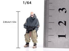 Load image into Gallery viewer, 1:64 Painted Figure Model Miniature Resin Sand Diorama Trendy Cool Style Couple