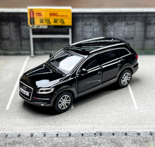 Load image into Gallery viewer, Masdi 1:64 2008 Black Q7 FSI Quattro SUV Sports Model Diecast Metal Car BN