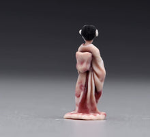 Load image into Gallery viewer, 1:64 Painted Figure Model Miniature Resin Sand Japanese Kimono Woman Traditional