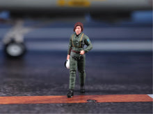 Load image into Gallery viewer, 1:24 Painted Figure Model Miniature Resin Diorama Sand Woman Pilot Captain