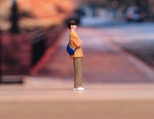 Load image into Gallery viewer, 1:64 Painted Figure Model Miniature Resin Diorama Sand Crossbody Bag Boy Man Toy