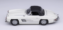 Load image into Gallery viewer, GFCC 1:64 White Soft Top 1960 300SL Roadster Sports Model Diecast Metal Car