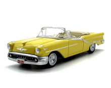Load image into Gallery viewer, 1:87 1957 Oldsmobile Convertible Classic Vintage Model Diecast Metal Car New