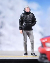 Load image into Gallery viewer, 1:64 Painted Figure Model Miniature Resin Diorama Sand Fashion Street Boy Girl