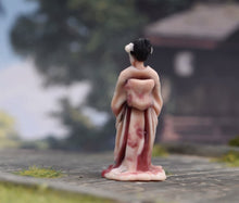 Load image into Gallery viewer, 1:64 Painted Figure Model Miniature Resin Sand Japanese Kimono Woman Traditional