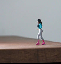 Load image into Gallery viewer, 1:64 Painted Figure Mini Model Miniature Resin Diorama Sand Skatng Girl Lady