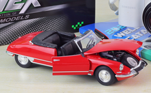 Load image into Gallery viewer, WELLY 1:24 DS 19 Cabriolet Convertible Sports Model Diecast Metal Car Display